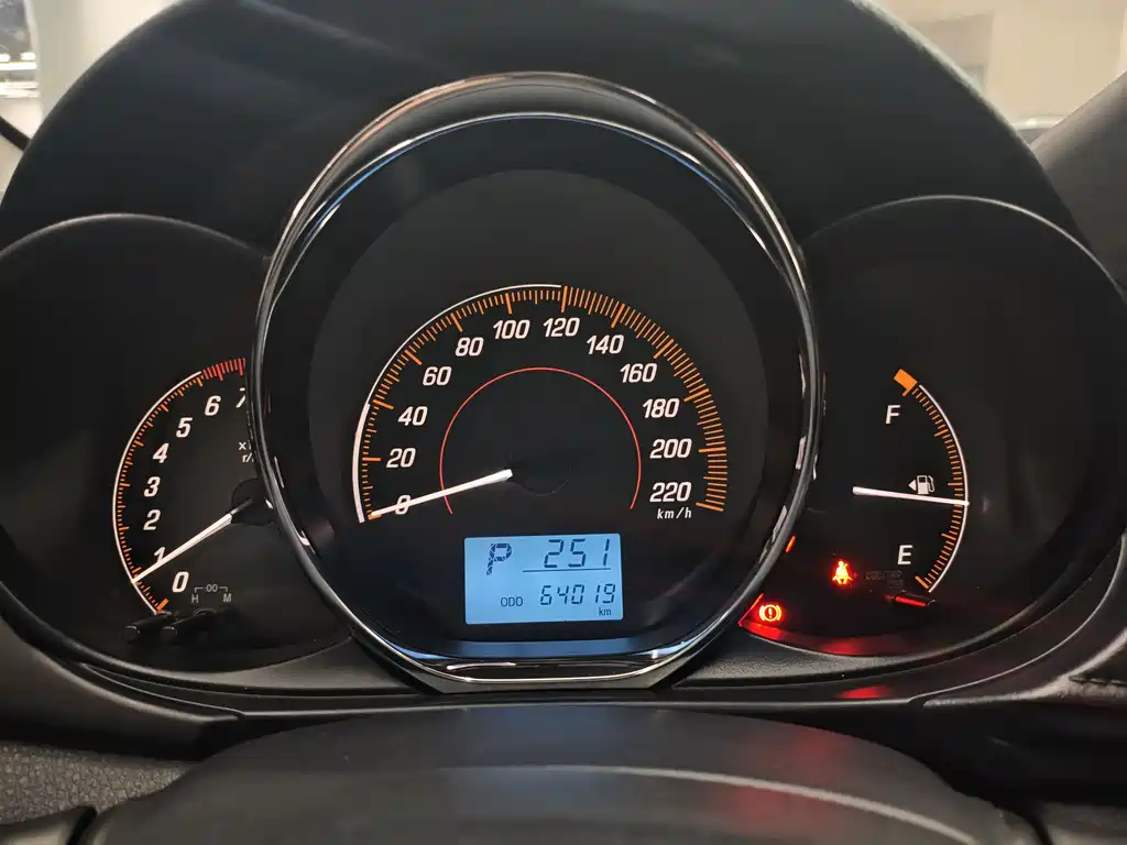 Toyota Yaris L 2021 — фото 14
