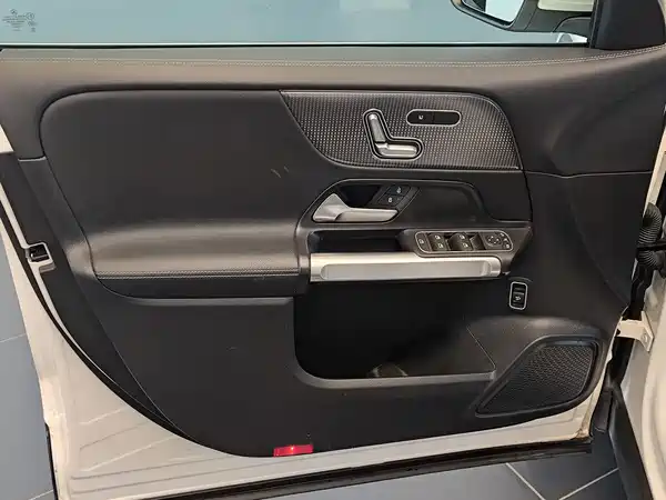Mercedes-Benz EQB 2024
