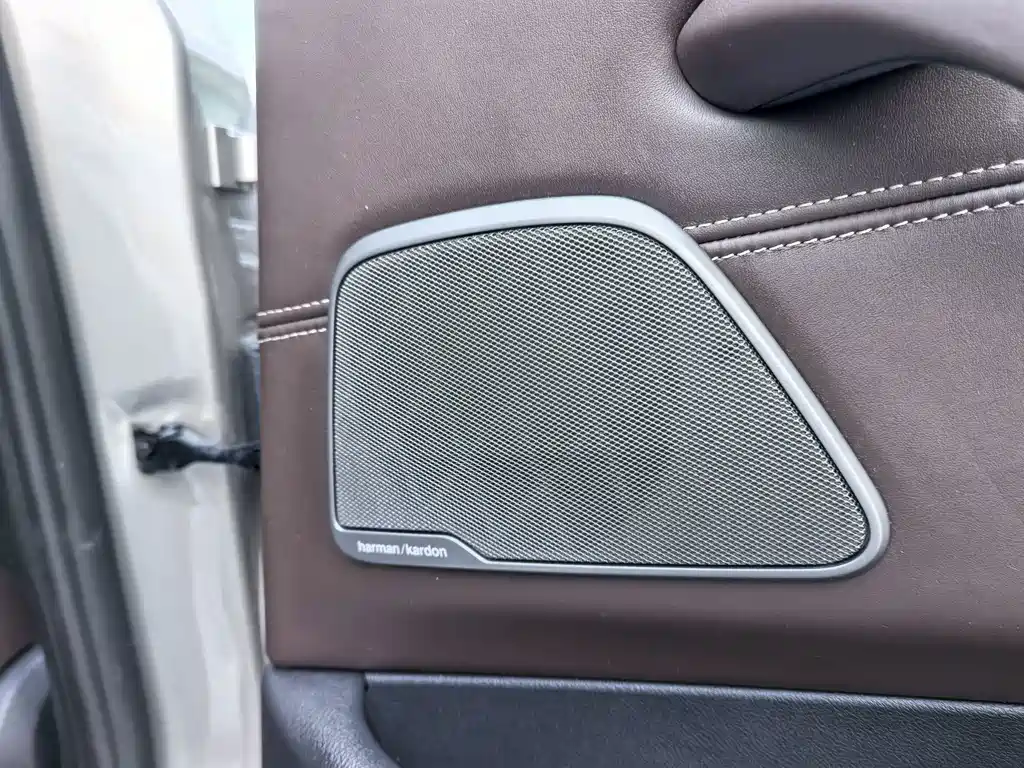 BMW 5 Series 2018 — фото 19