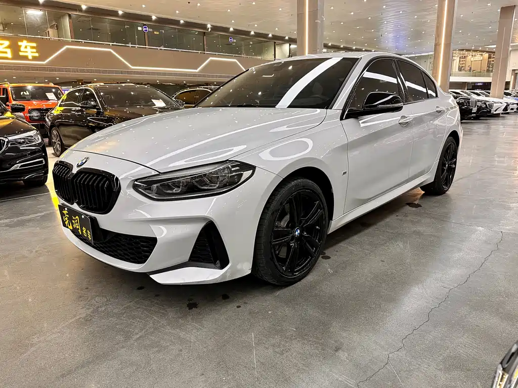BMW 1 Series 2022 — фото 1