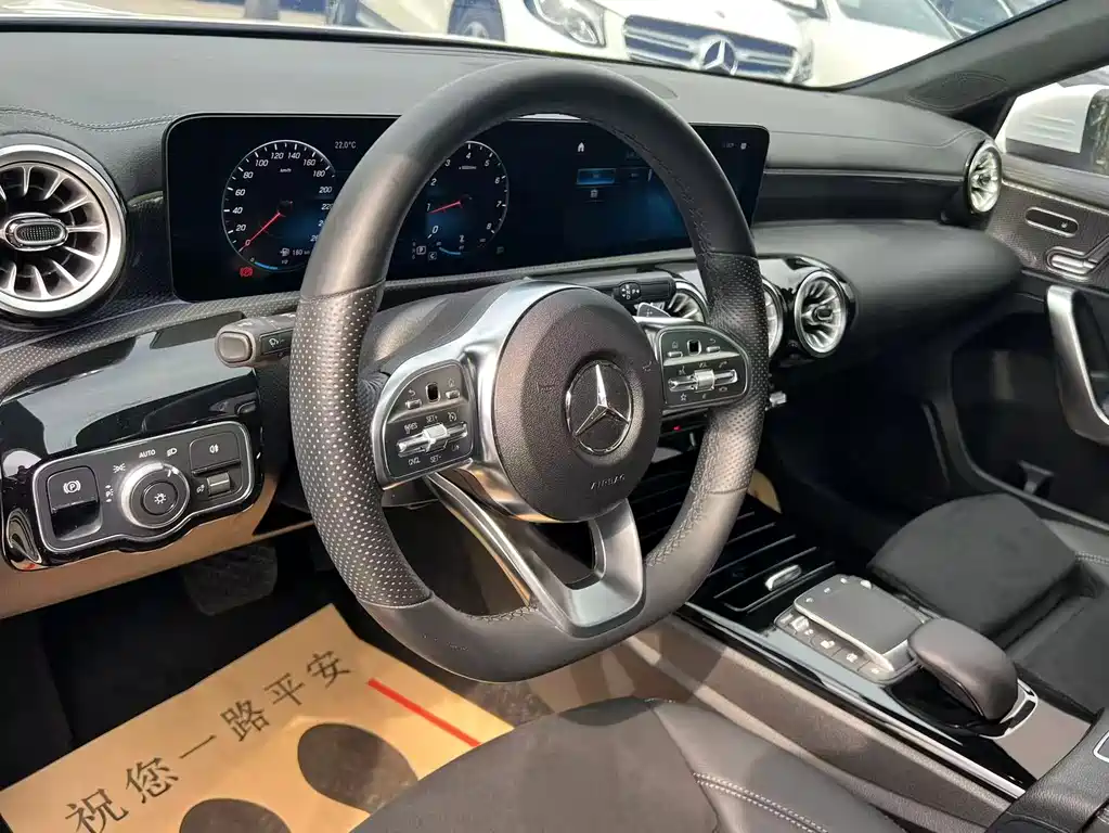 Mercedes-Benz A-Class 2023 — фото 14