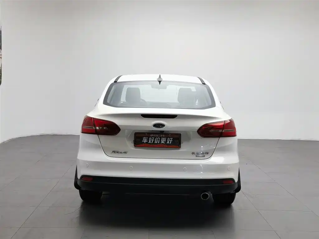 Ford Focus 2018 — фото 4