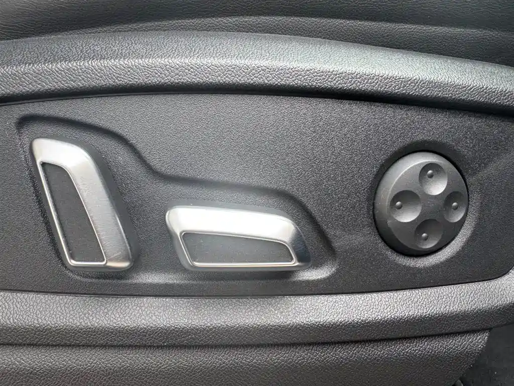 Audi Q5L 2024 — фото 18