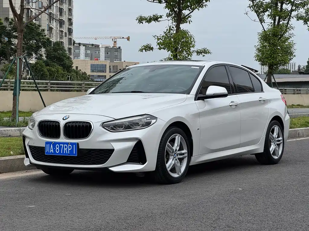 BMW 1 Series 2019 — фото 1