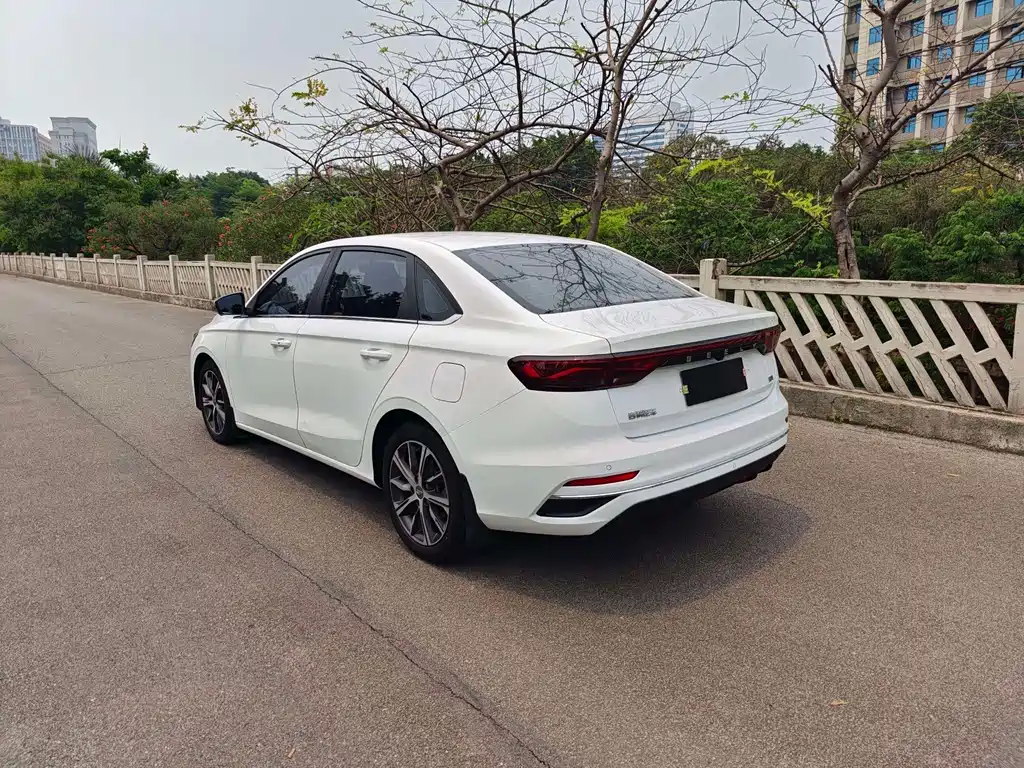 Geely Emgrand 2023 — фото 16