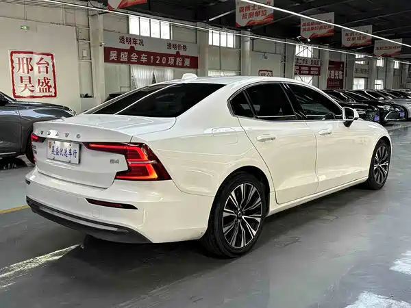 Volvo S60 2023