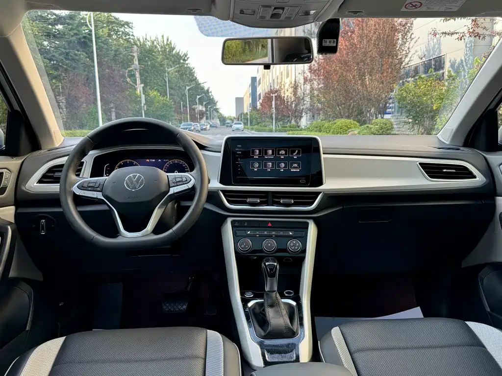 Volkswagen T-Roc 2023
