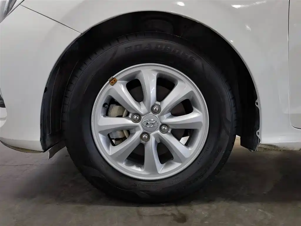 Hyundai Verna 2018 — фото 17