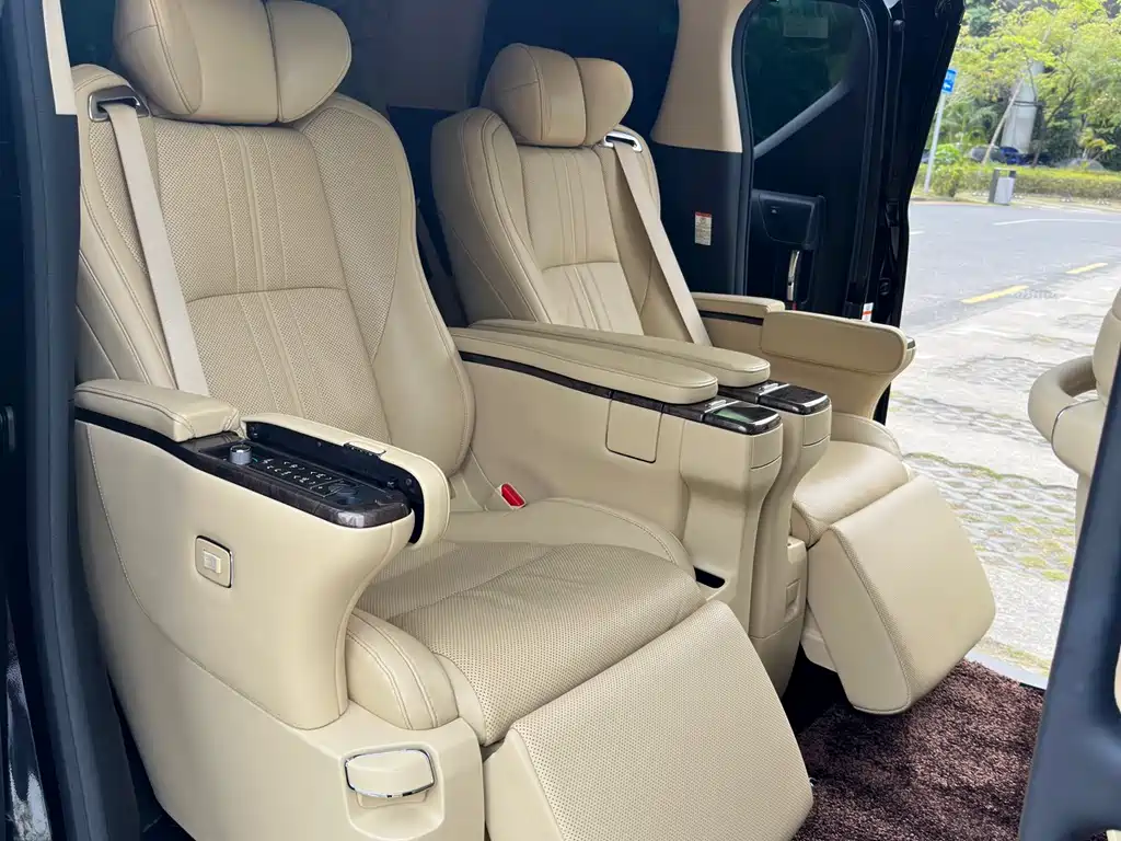 Toyota Alphard 2021 — фото 17