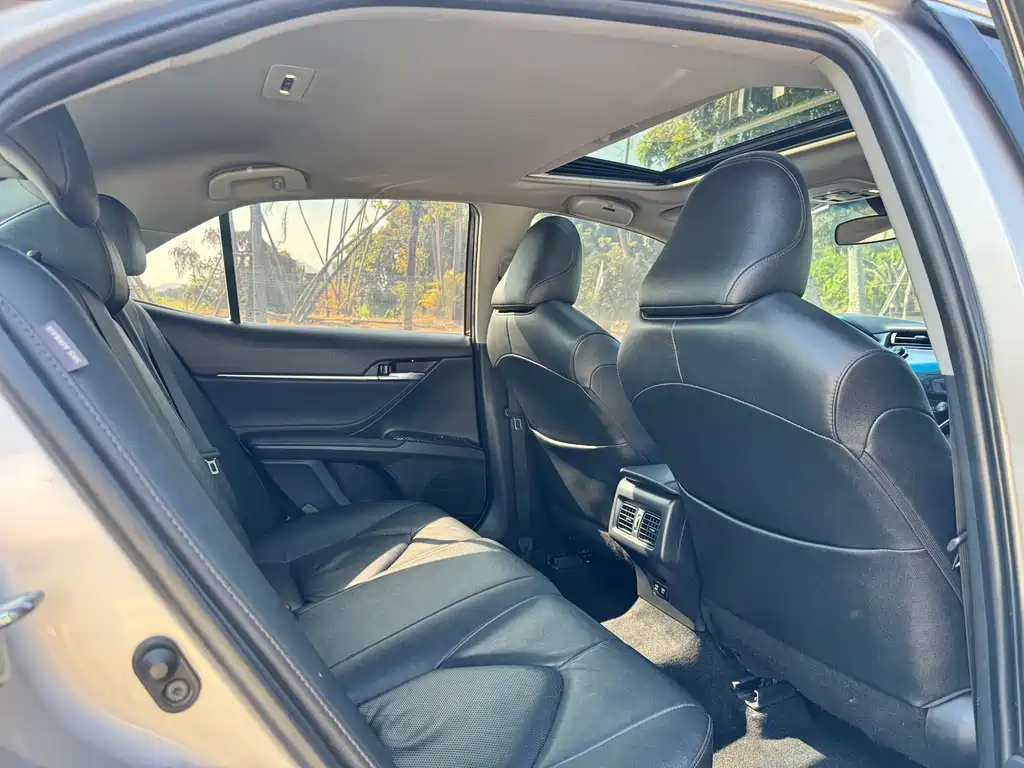 Toyota Camry 2020 — фото 10