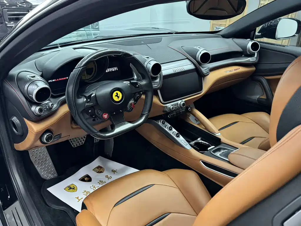 Ferrari GTC4Lusso 2017 — фото 11