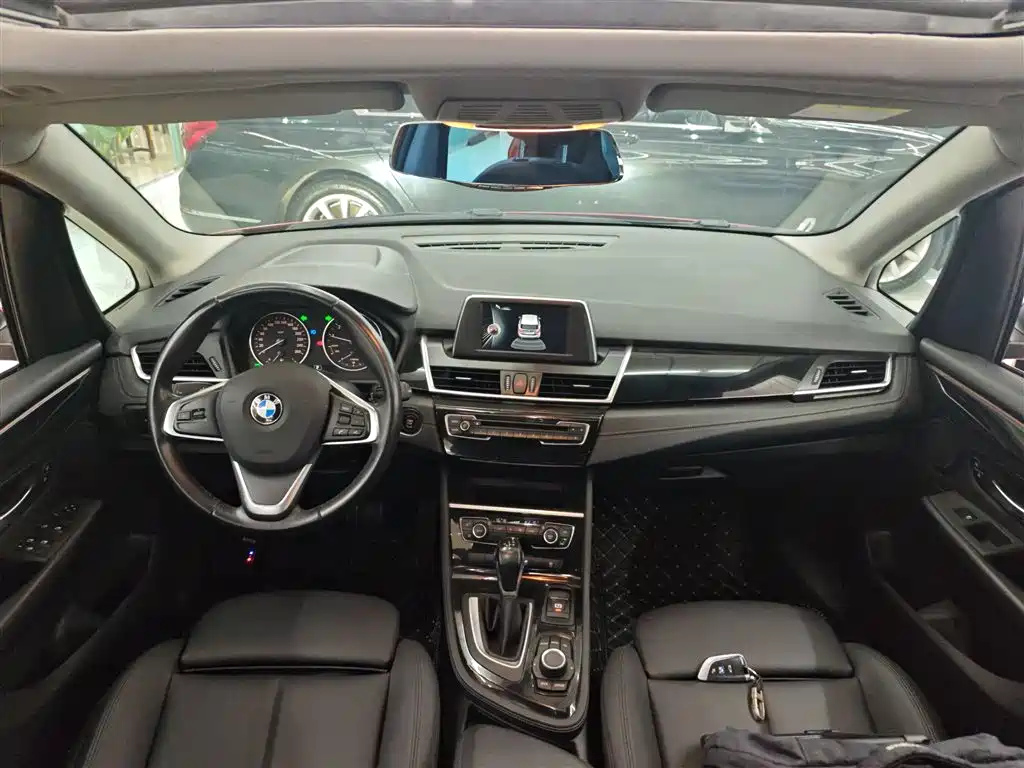 BMW 2 Series Active Tourer 2016 — фото 10