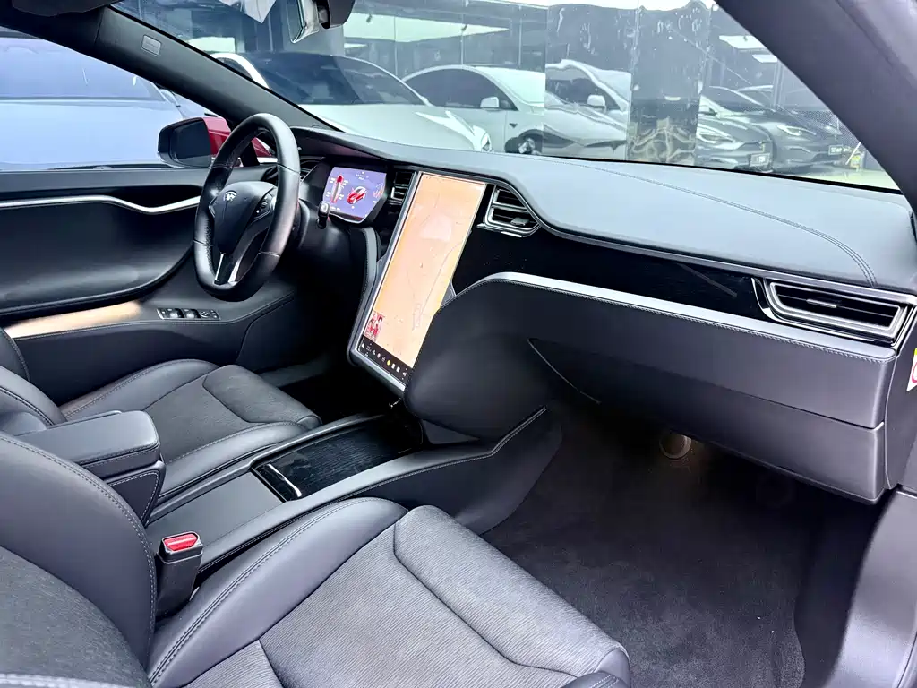 Tesla Model S 2018 — фото 11