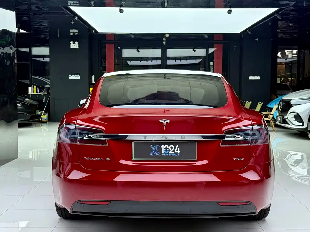 Tesla Model S 2018 — фото 14