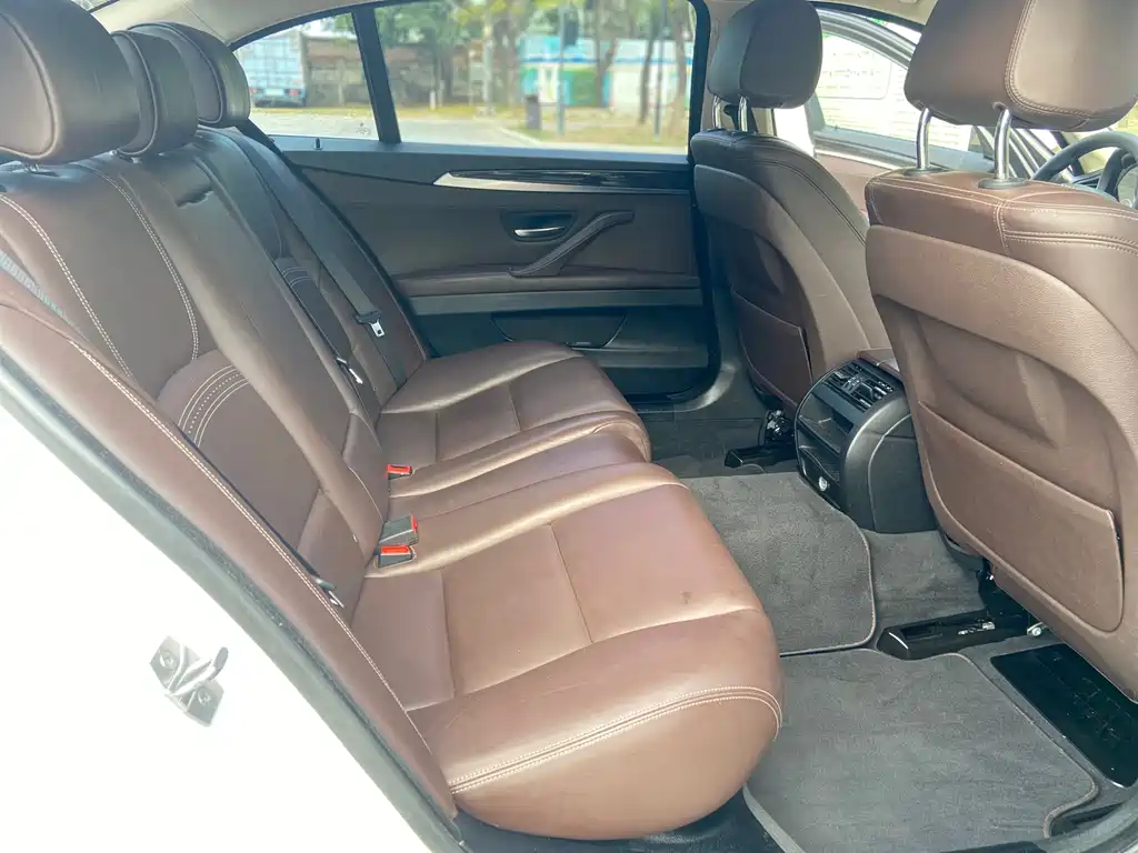 BMW 5 Series 2016 — фото 15