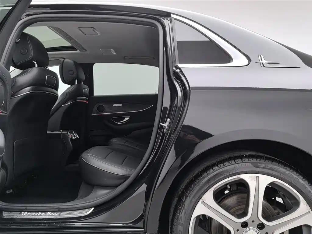 Mercedes-Benz E-Class 2017 — фото 15