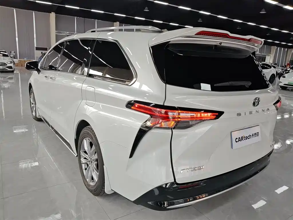 Toyota Sienna 2024 — фото 5