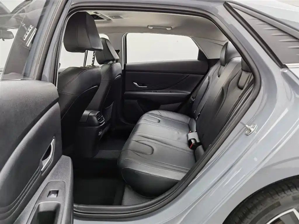 Hyundai Elantra 2023 — фото 15