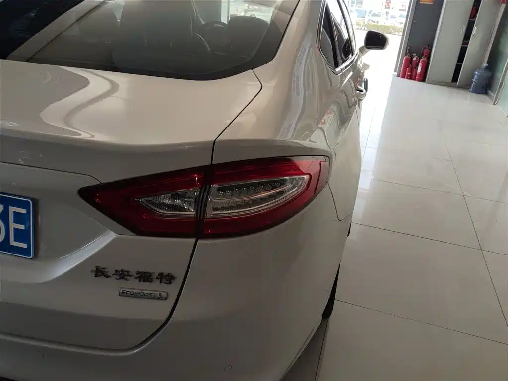 Ford Mondeo 2015 — фото 8