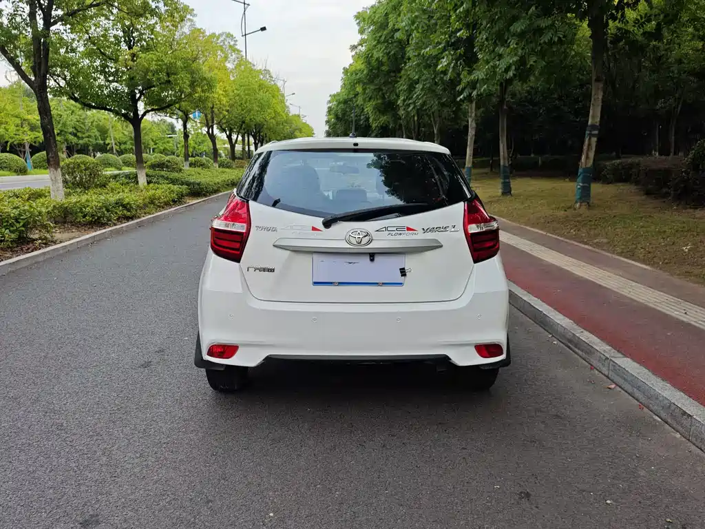 Toyota Yaris L 2018 — фото 10
