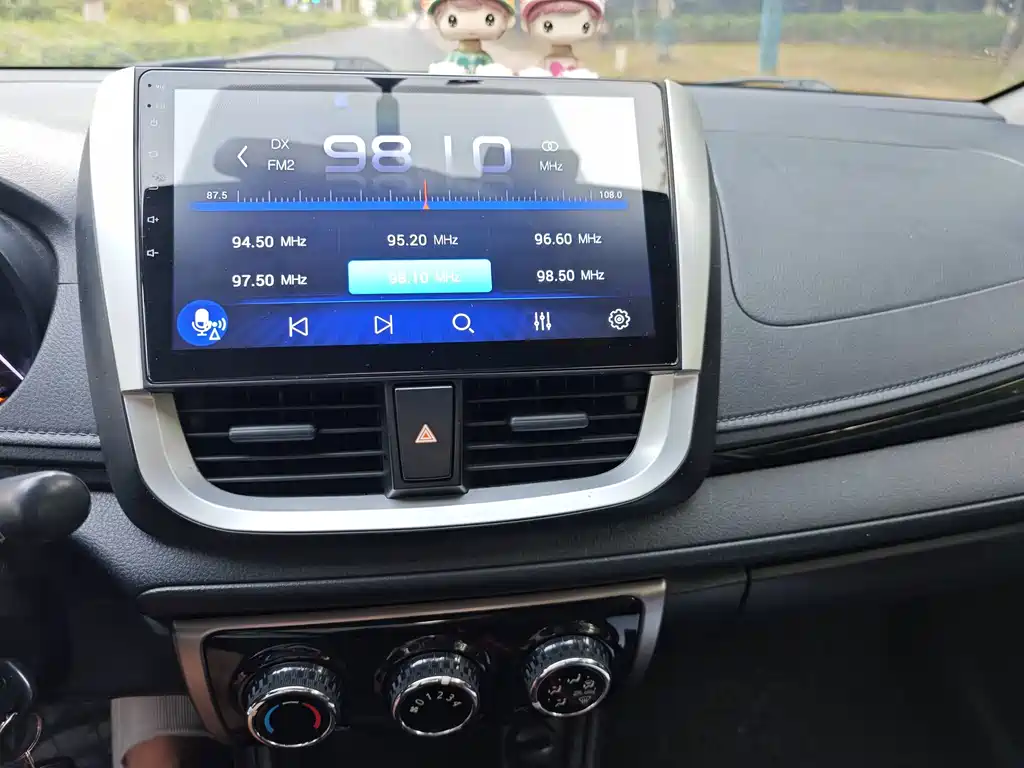 Toyota Yaris L 2018 — фото 16