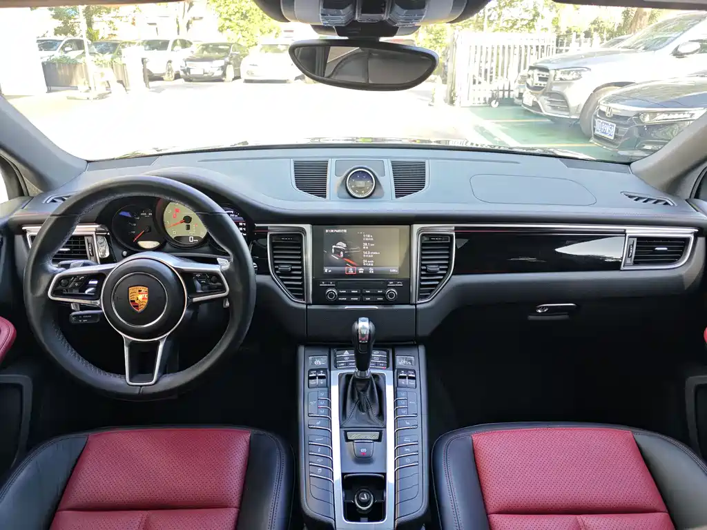 Porsche Macan 2018 — фото 11