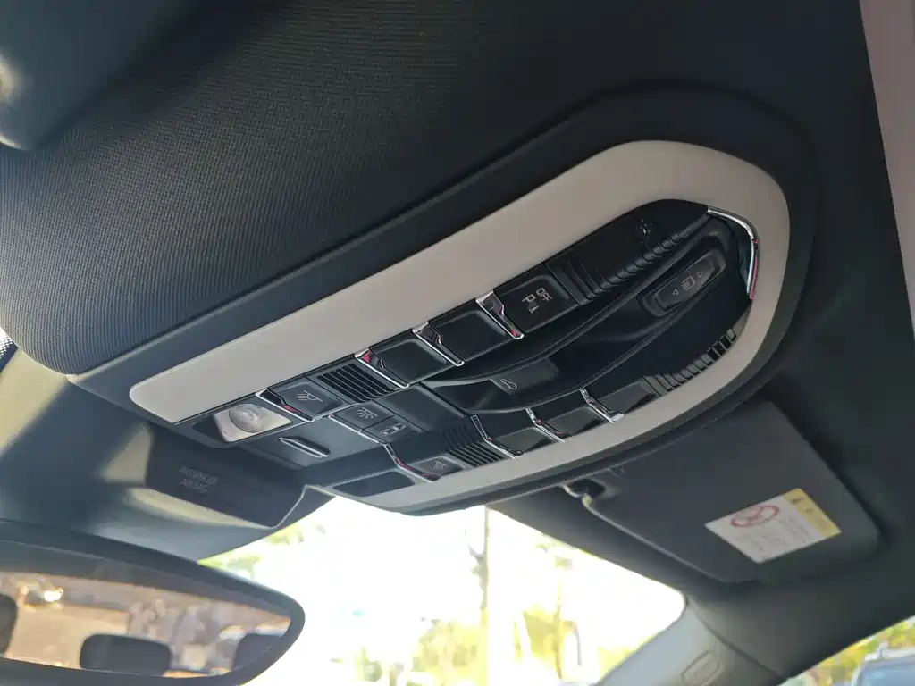 Porsche Macan 2018 — фото 25