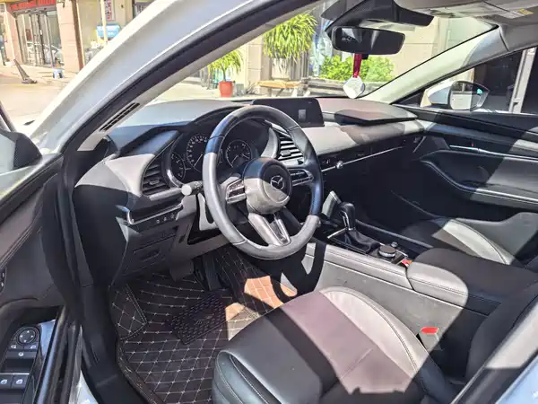 Mazda 3 Axela 2023