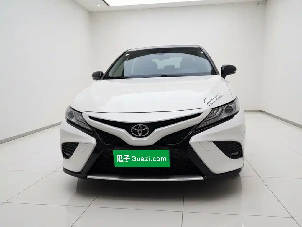 Toyota Camry 2018 — фото 2