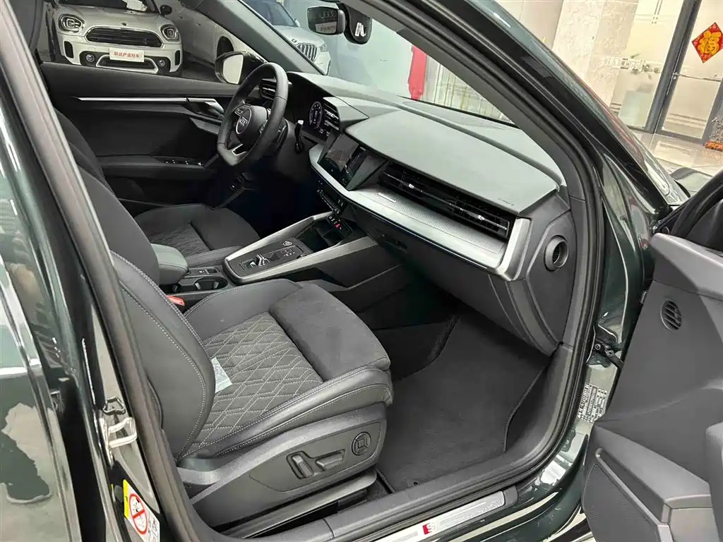 Audi A3 2023 — фото 13