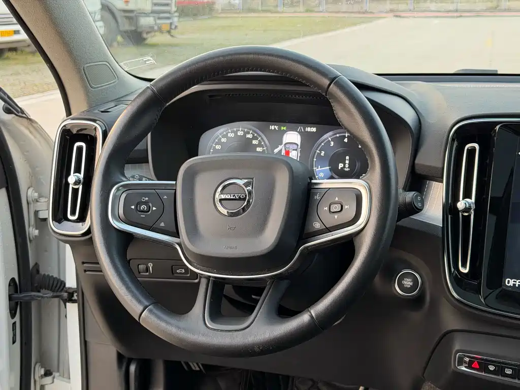 Volvo XC40 2019 — фото 13