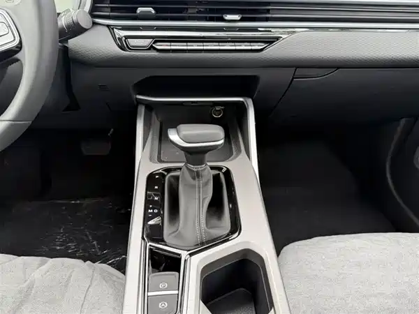 Geely Emgrand 2026