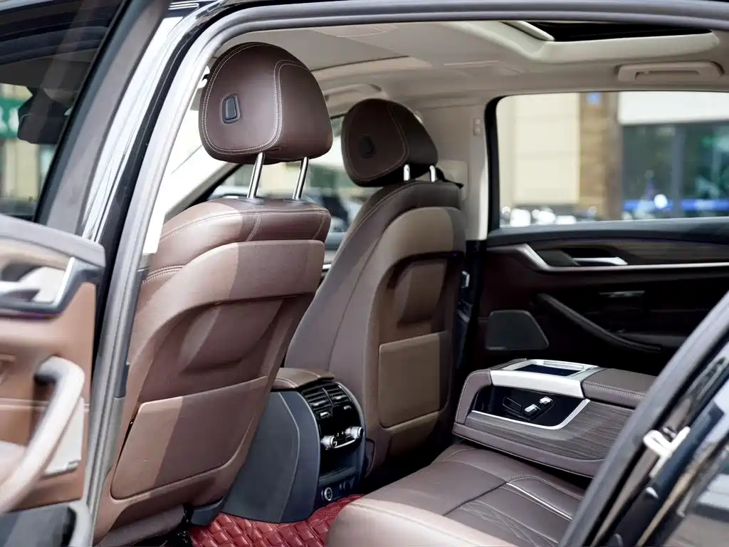 BMW 5 Series 2018 — фото 10