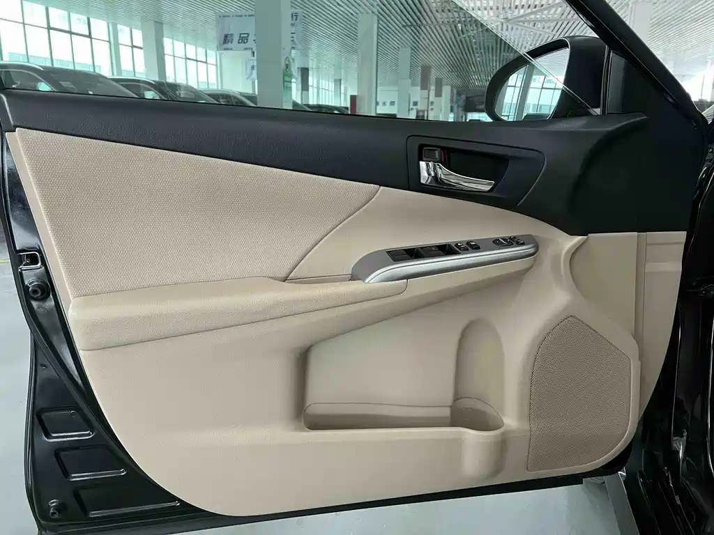 Toyota Camry 2013 — фото 12