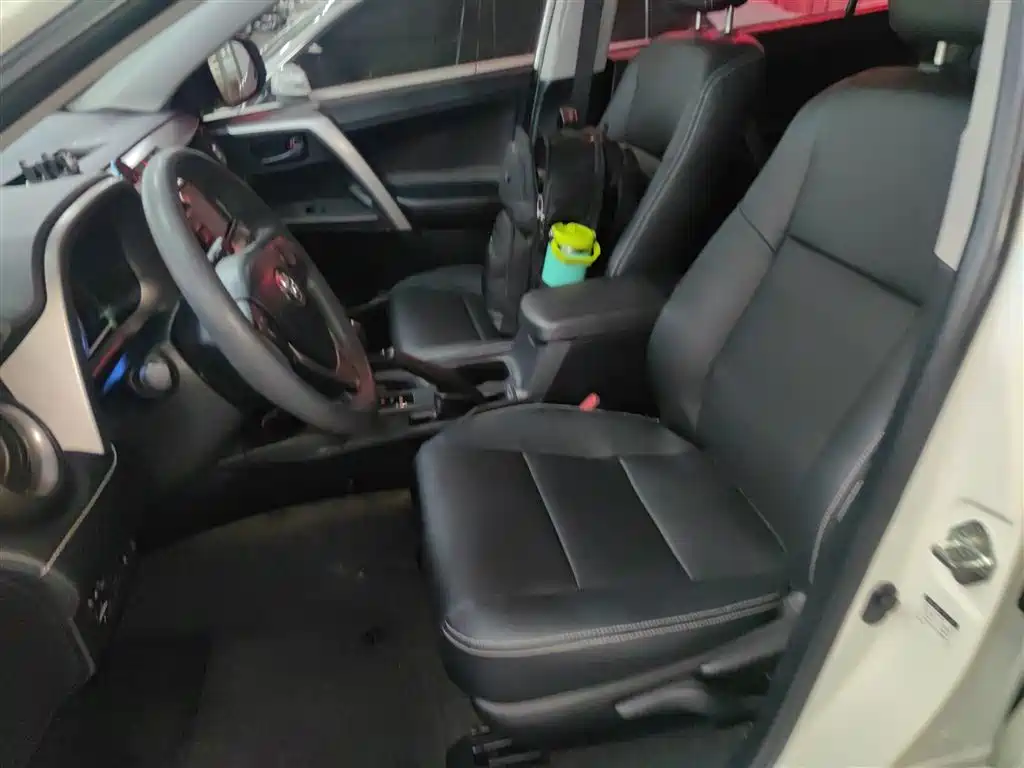 Toyota RAV4 2019 — фото 11