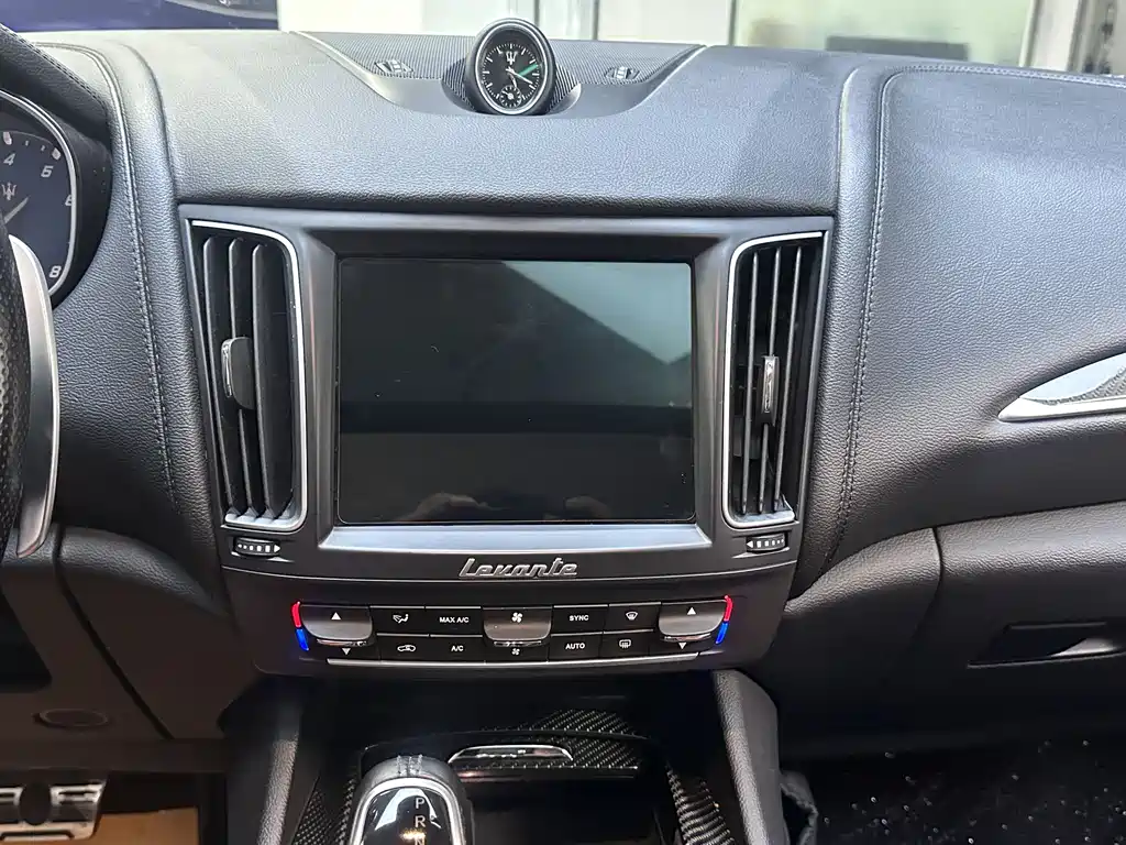 Maserati Levante 2018 — фото 12