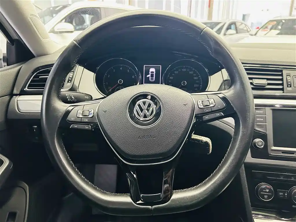 Volkswagen Lamando 2017 — фото 15
