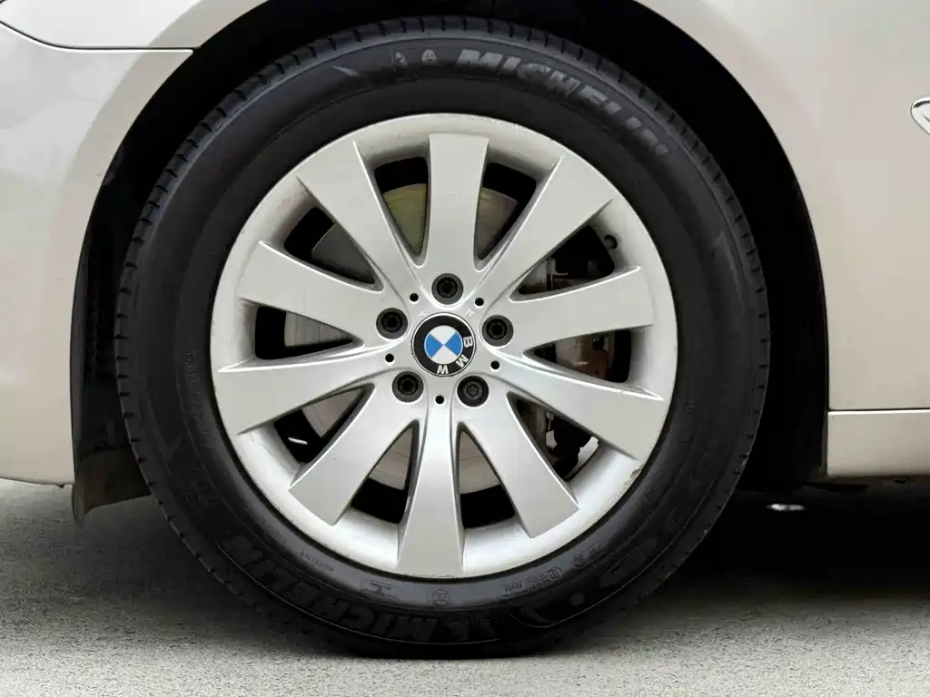 BMW 7 Series 2011 — фото 9