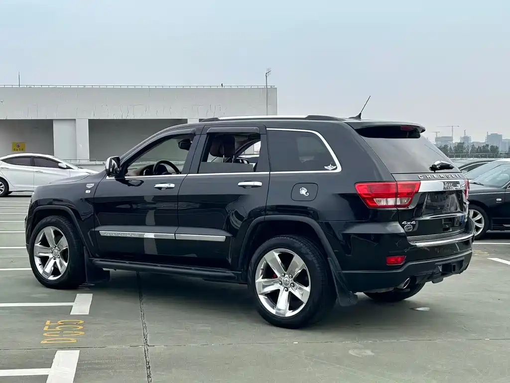 Jeep Grand Cherokee 2012 — фото 5