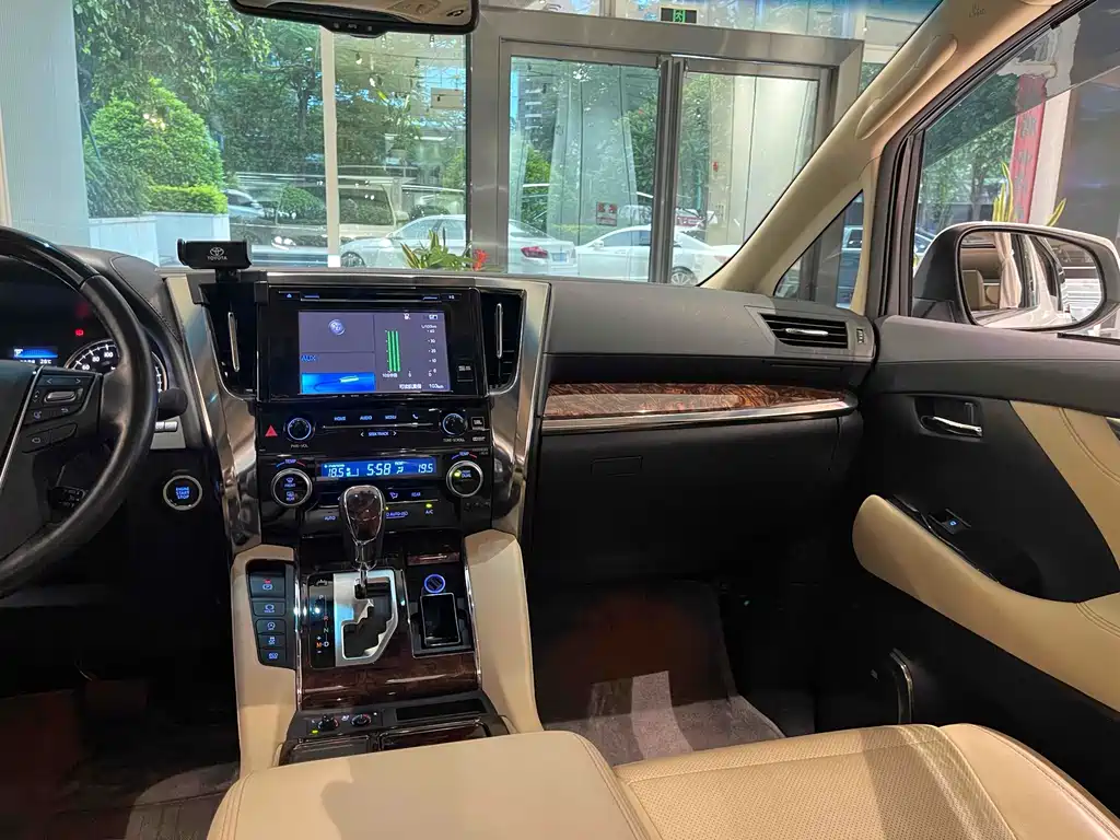 Toyota Alphard 2019 — фото 8