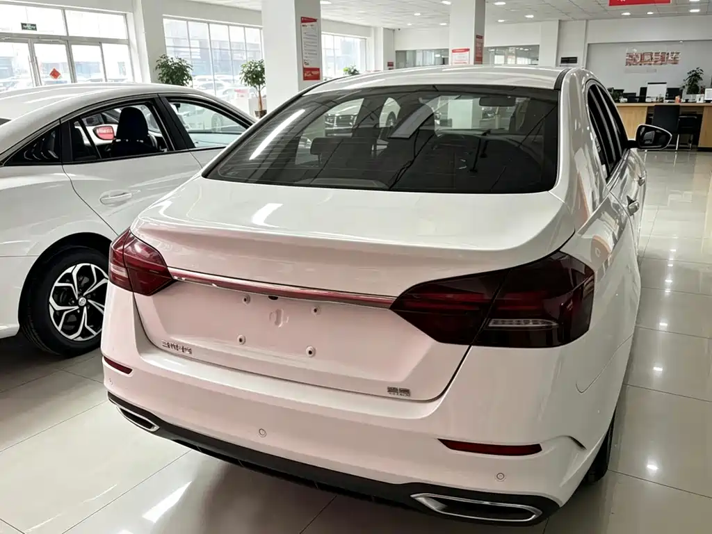 Geely Emgrand 2021