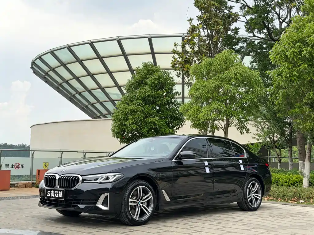 BMW 5 Series 2022 — фото 1