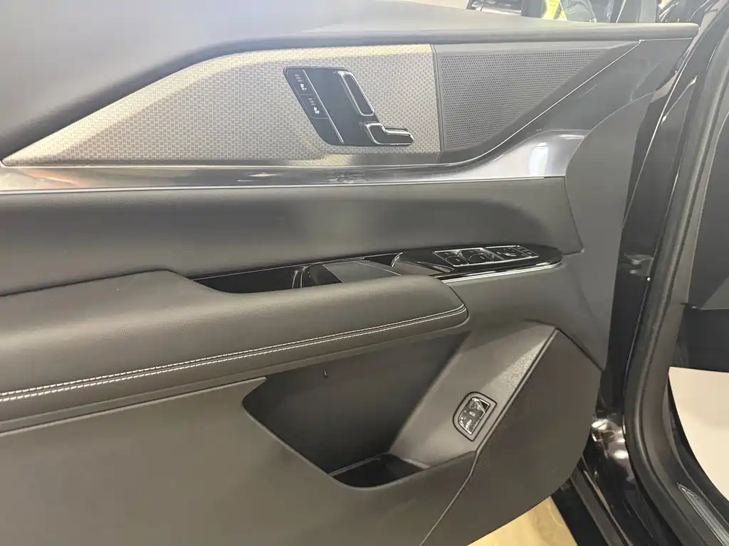 Cadillac XT5 2026 — фото 10