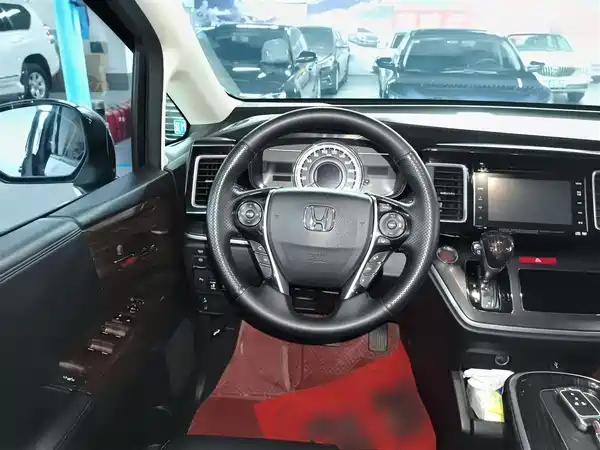 Honda Elysion 2016
