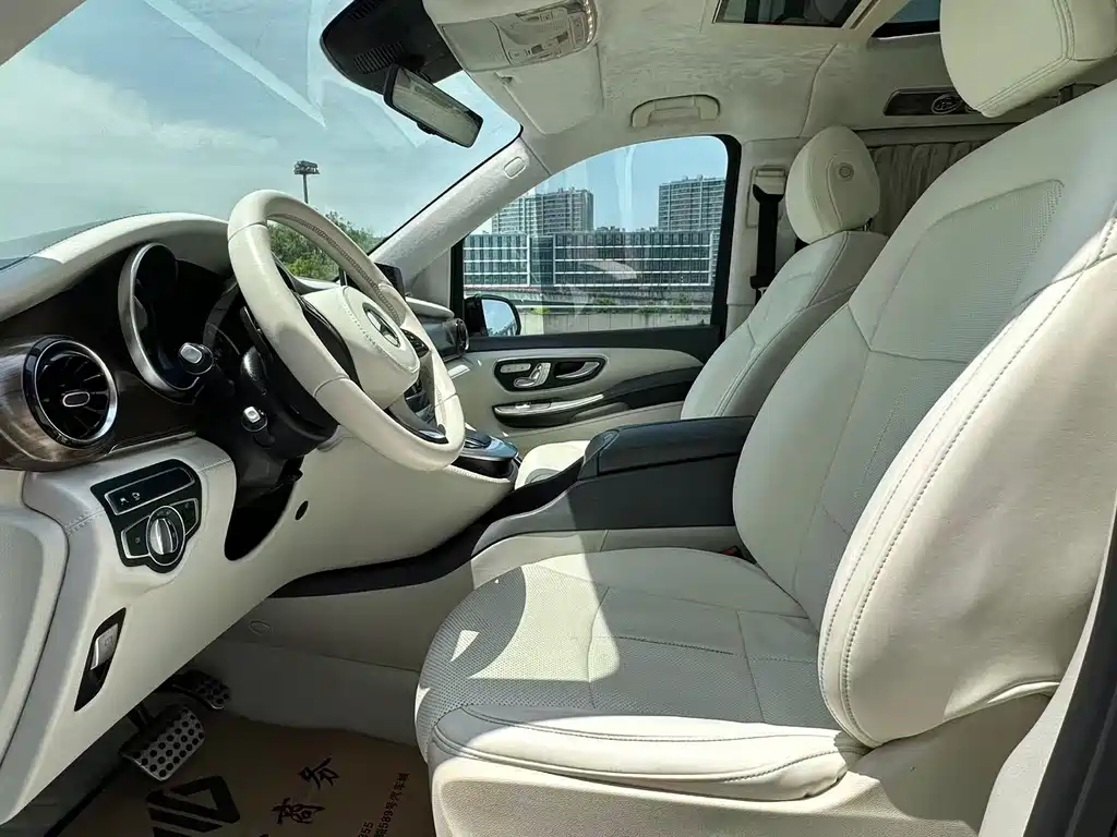 Mercedes-Benz V-Class 2022 — фото 12