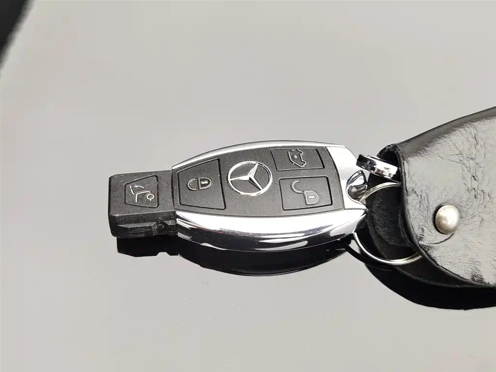 Mercedes-Benz V-Class 2020 — фото 19