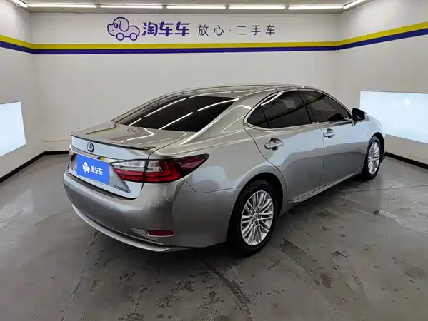 Lexus ES 2017