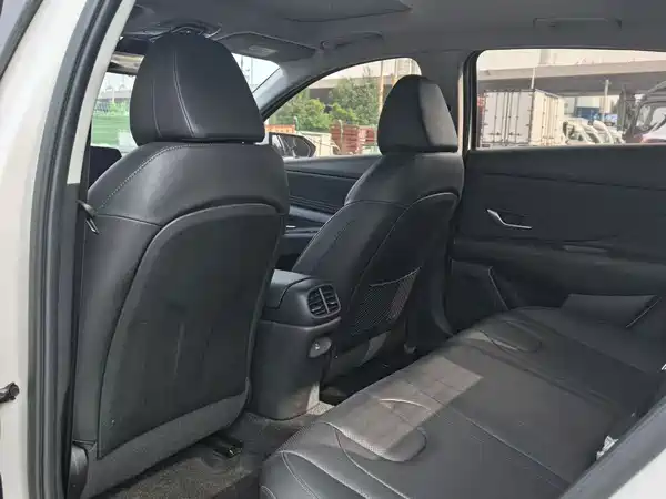 Hyundai Elantra 2023