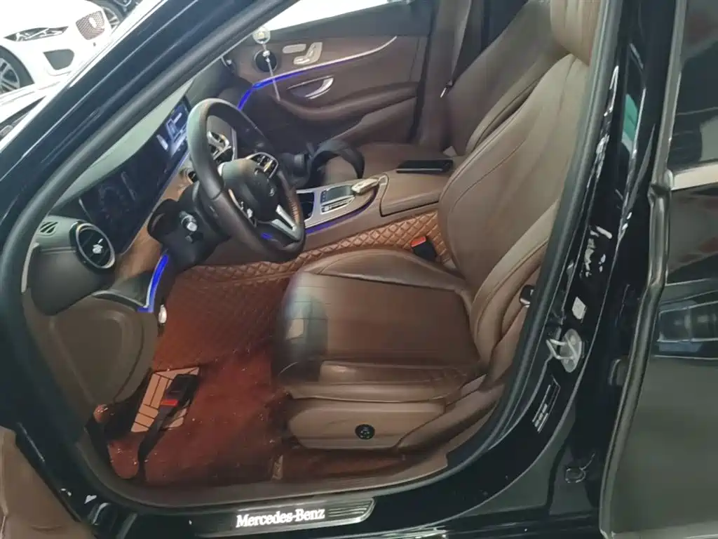 Mercedes-Benz E-Class 2020 — фото 15