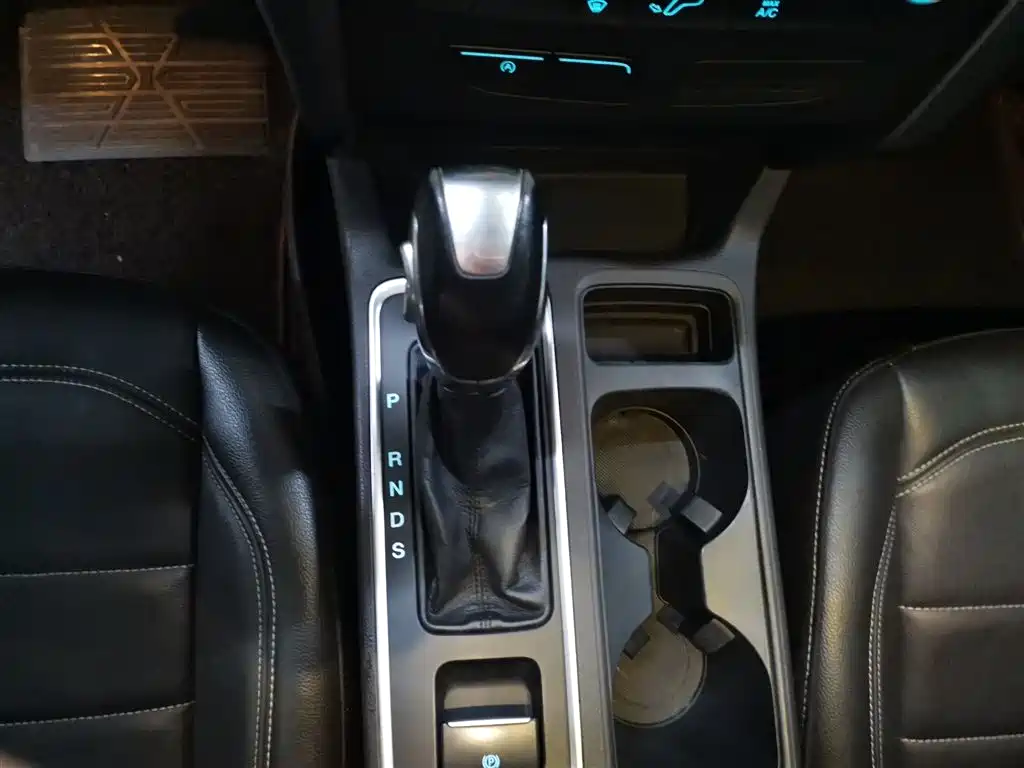Ford Kuga 2018 — фото 11